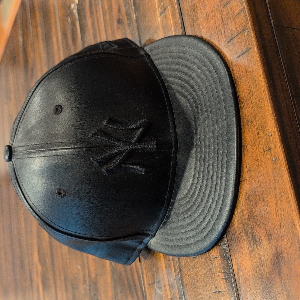 New Era 59fifty Faux Leather Yankees Hat - Picture 2 of 9